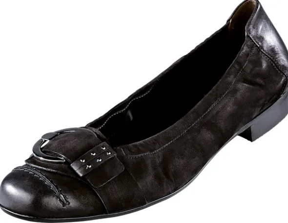 Bequemer Ballerina mit großer Metallzierschließe
