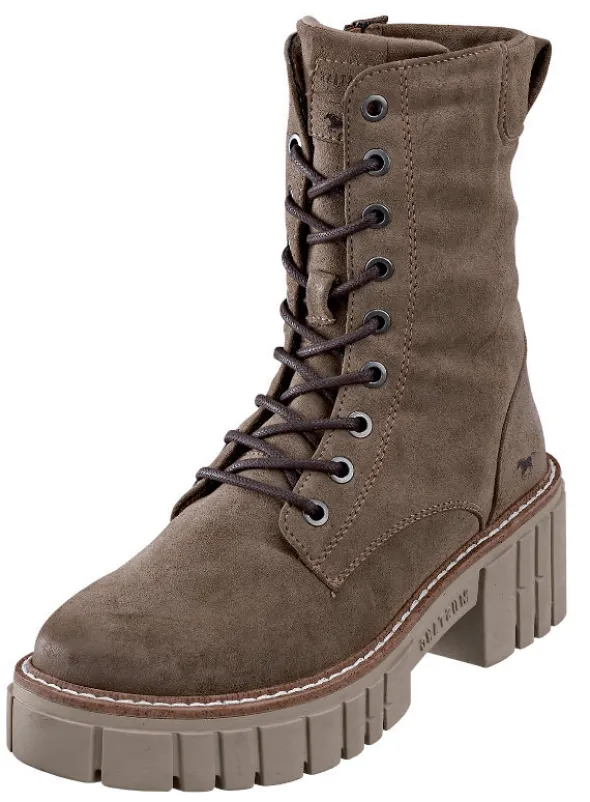 Kurzschaftstiefel mit kräftiger Sohle von Mustang