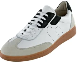 Logo Sneaker von Pius Gabor