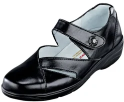 Luftiger Spangenschuh für kräftige Füße