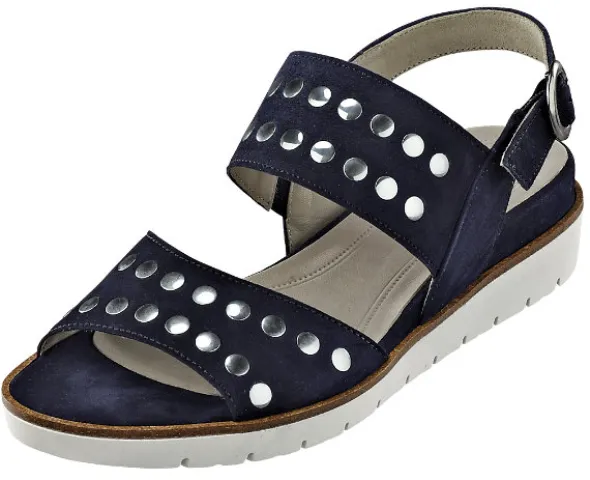Nietenbesetzte Riemensandalette